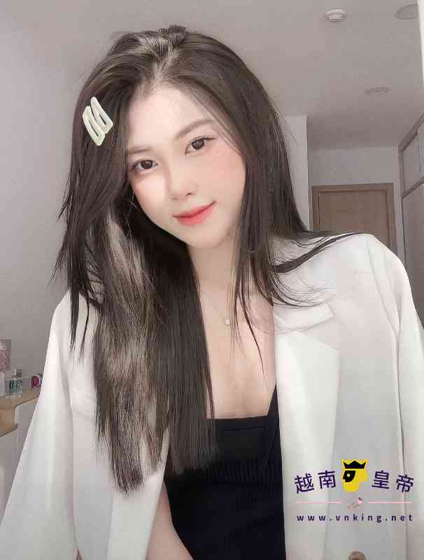 胡志明市名模伴遊索菲亞(Sophia)，擁有冷艷歐美風的高級臉，散發明星般的氣場，寫實主義攝影