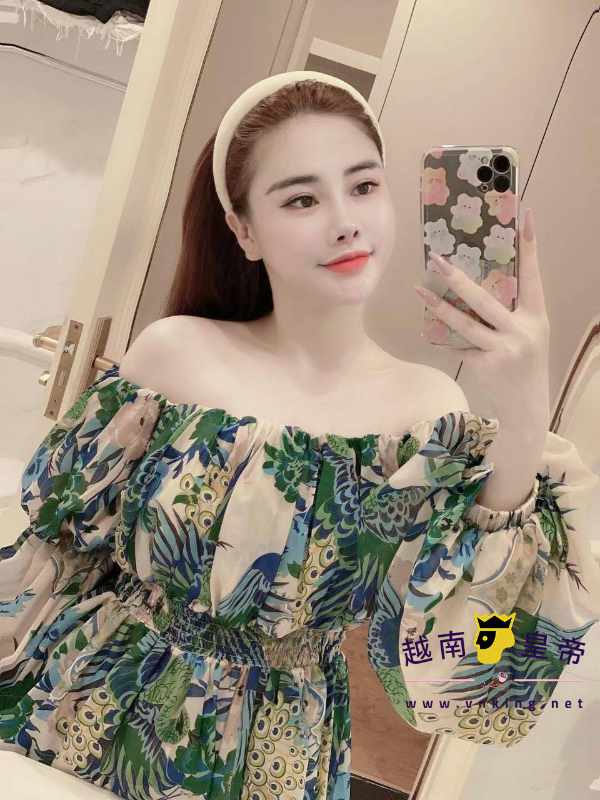 胡志明市動漫女僕感少女小櫻(Sakura)，嬌小玲瓏體型搭配無辜可愛表情，寫實風格