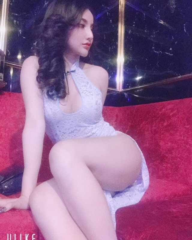 胡志明市鋼琴老師氣質伴遊貝拉(Bella)，舉手投足間流露出藝術家的修養與高雅，寫實主義攝影風格